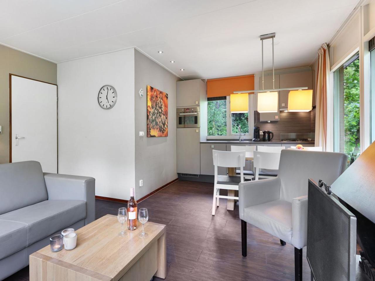 Comfort 6-Person Dog Bungalow In The Holiday Park Landal Heideheuvel Beekbergen Room photo