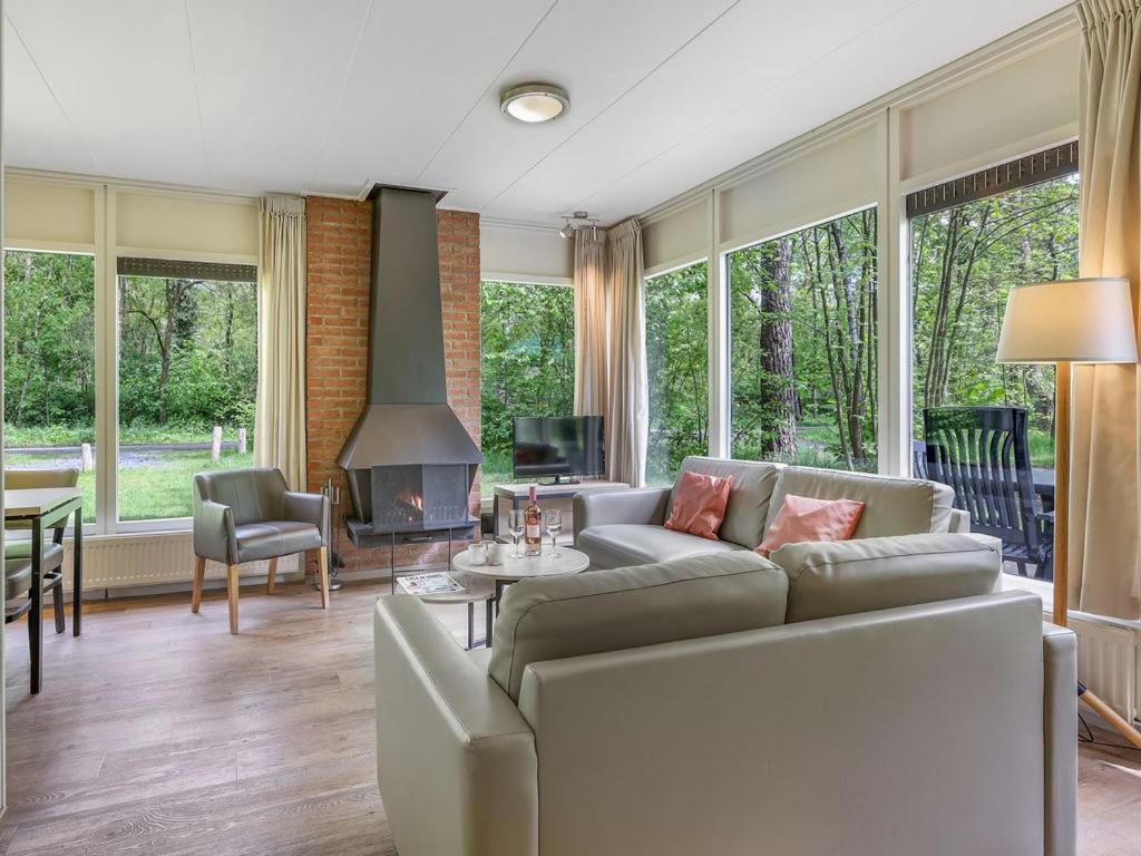Comfort 6-Person Dog Bungalow In The Holiday Park Landal Heideheuvel Beekbergen Room photo
