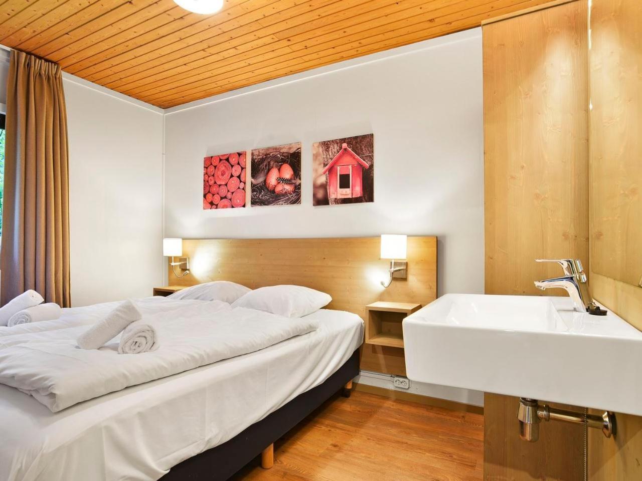 Comfort 6-Person Dog Bungalow In The Holiday Park Landal Heideheuvel Beekbergen Exterior photo