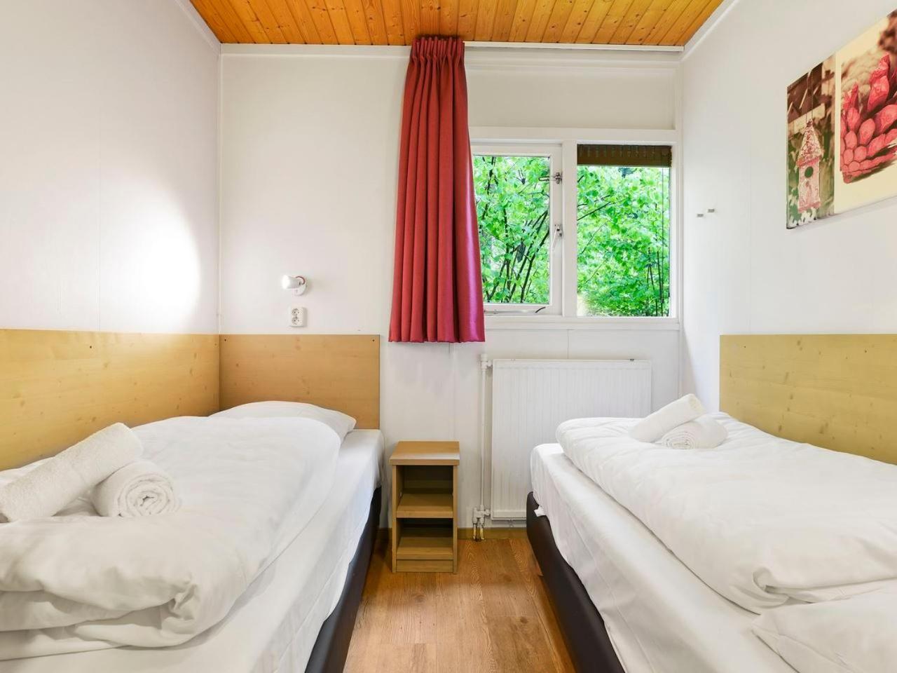 Comfort 6-Person Dog Bungalow In The Holiday Park Landal Heideheuvel Beekbergen Exterior photo
