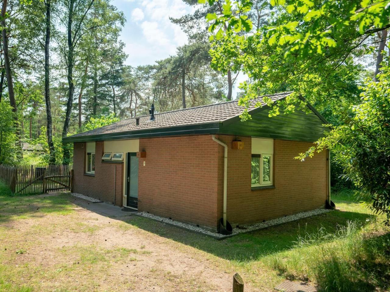 Comfort 6-Person Dog Bungalow In The Holiday Park Landal Heideheuvel Beekbergen Exterior photo