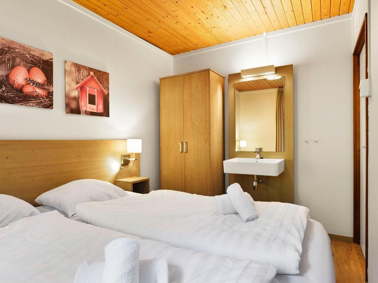 Comfort 6-Person Dog Bungalow In The Holiday Park Landal Heideheuvel Beekbergen Exterior photo