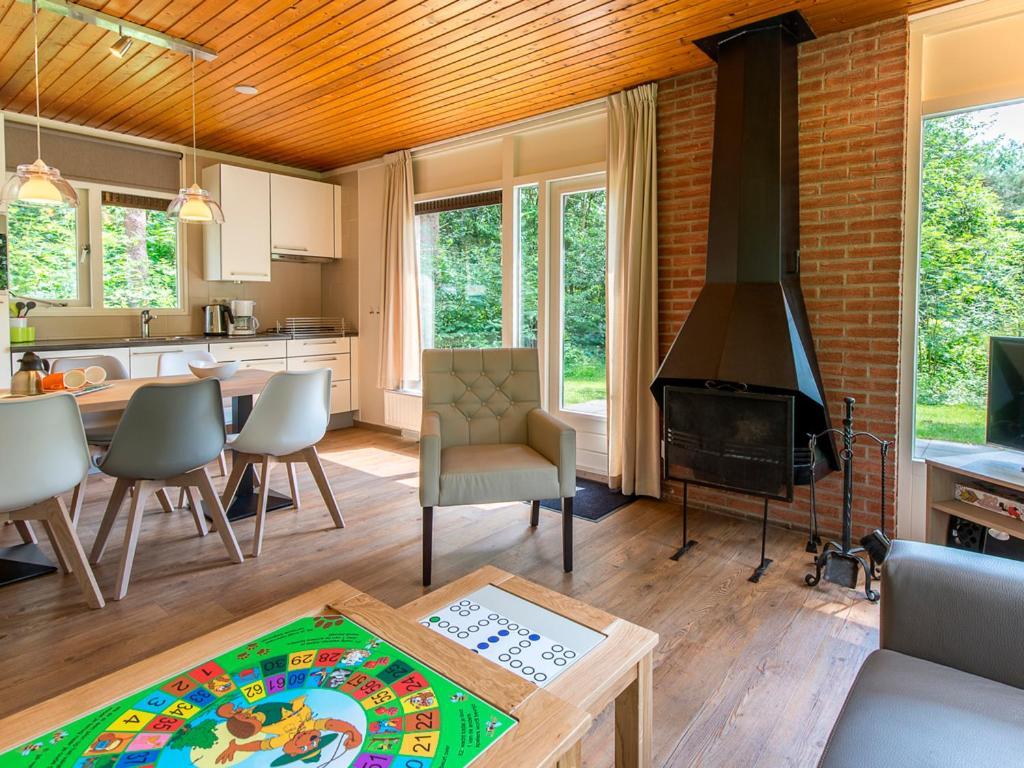 Comfort 6-Person Dog Bungalow In The Holiday Park Landal Heideheuvel Beekbergen Room photo